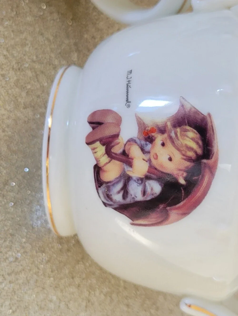 M.J. HUMMEL 'UMBRELLA BOY' CREAMER & SUGAR W UMBRELLA LID DANBURY MINT PORCELAIN